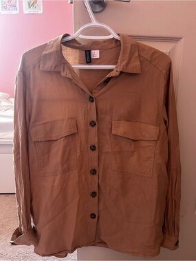 H&M Tan/Beige Button Up Long Sleeve Blouse with Pockets